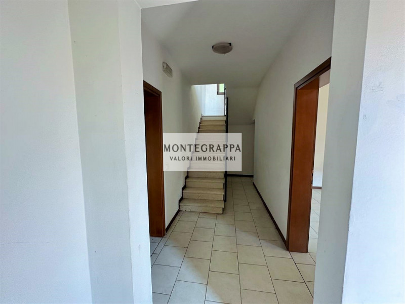 Situata nel cuore del paese, proponiamo in vendita casa singola pronta da vivere perfetta per chi...