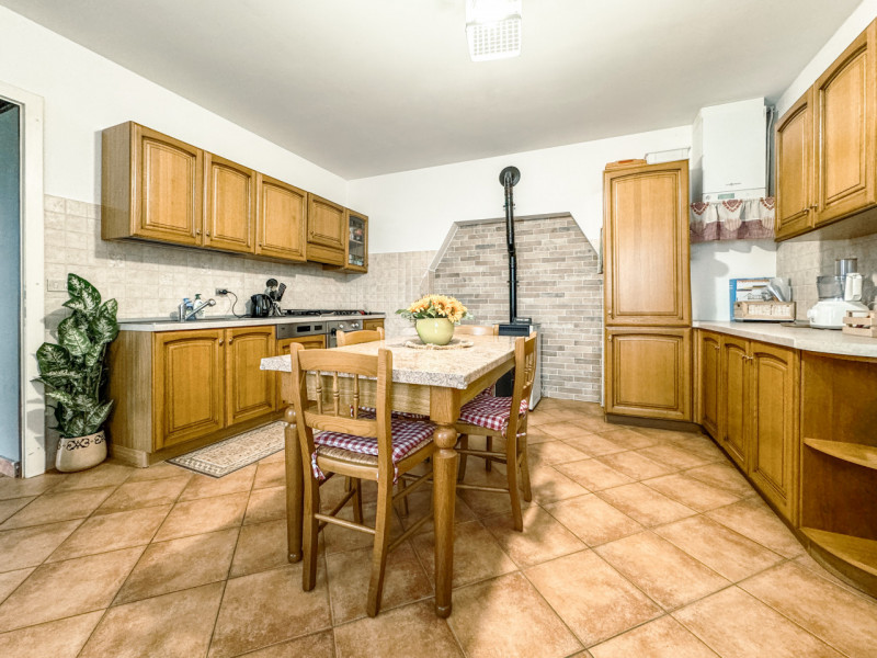 Haus zum Verkauf in Bolzano Novarese, mit Garten und Nebengebäude