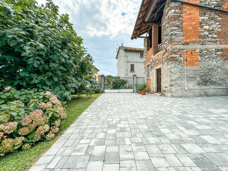 Haus zum Verkauf in Bolzano Novarese, mit Garten und Nebengebäude