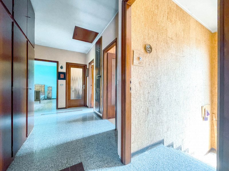 Freistehendes Haus zum Verkauf in Bolzano Novarese, mit Garten.