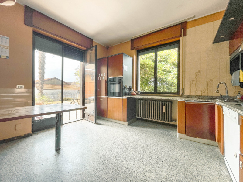 Freistehendes Haus zum Verkauf in Bolzano Novarese, mit Garten.