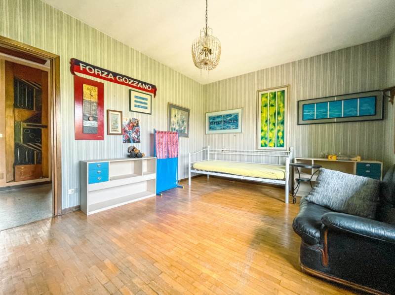 Freistehendes Haus zum Verkauf in Bolzano Novarese, mit Garten.