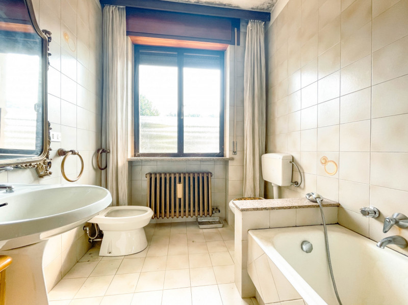 Freistehendes Haus zum Verkauf in Bolzano Novarese, mit Garten.