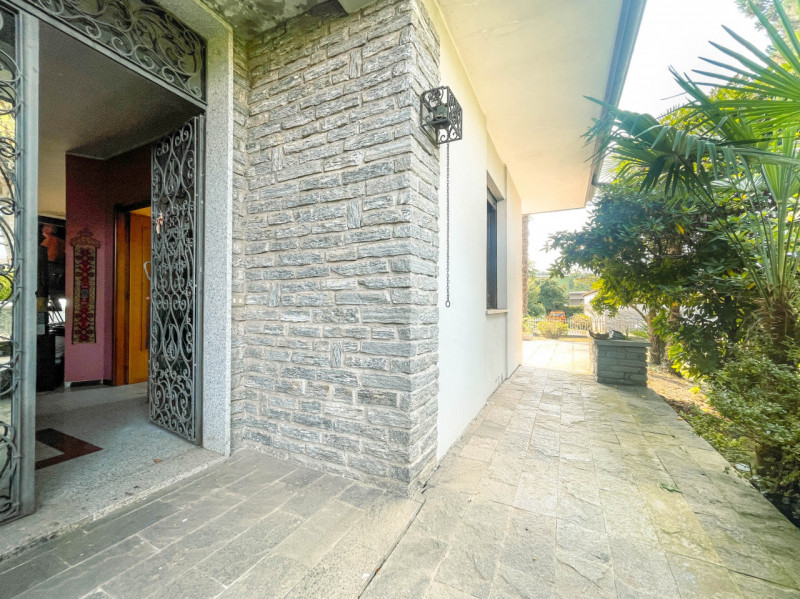 Freistehendes Haus zum Verkauf in Bolzano Novarese, mit Garten.