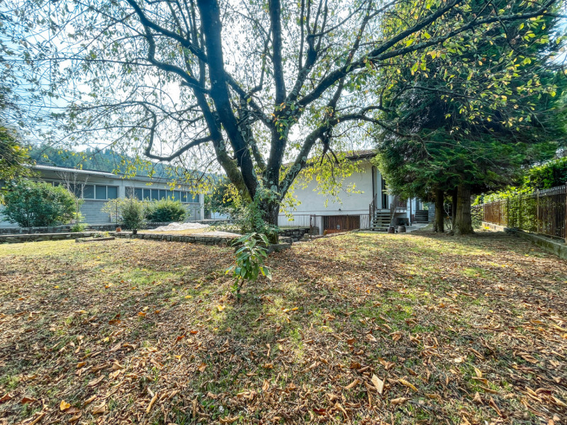 Freistehendes Haus zum Verkauf in Bolzano Novarese, mit Garten.