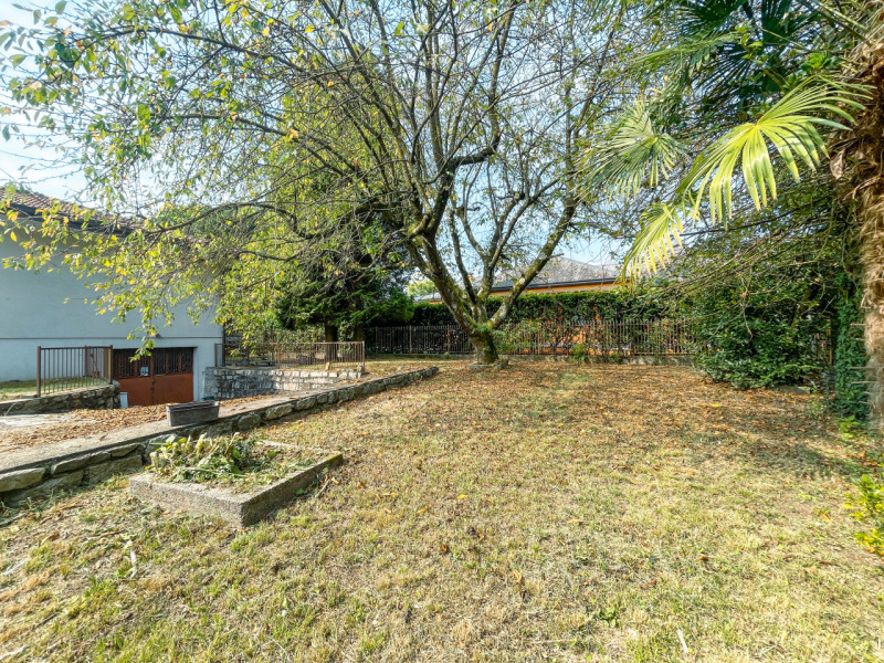Freistehendes Haus zum Verkauf in Bolzano Novarese, mit Garten.