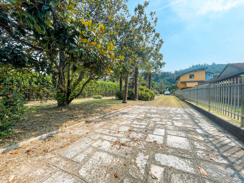 Freistehendes Haus zum Verkauf in Bolzano Novarese, mit Garten.