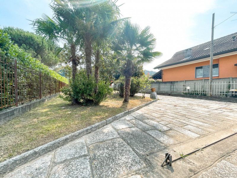 Freistehendes Haus zum Verkauf in Bolzano Novarese, mit Garten.