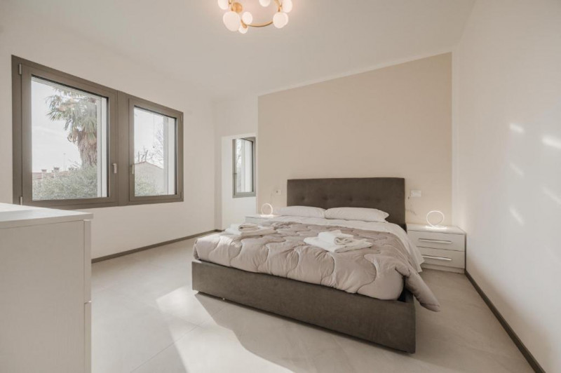 DOLO - CENTRO - RIF. CA2048

Scoprite l'eleganza e il comfort con i nostri due appartamenti trilo...