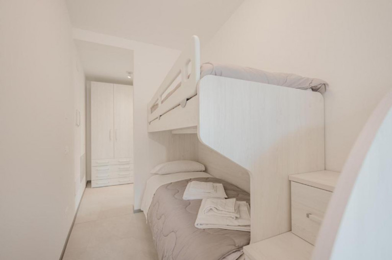 DOLO - CENTRO - RIF. CA2048

Scoprite l'eleganza e il comfort con i nostri due appartamenti trilo...