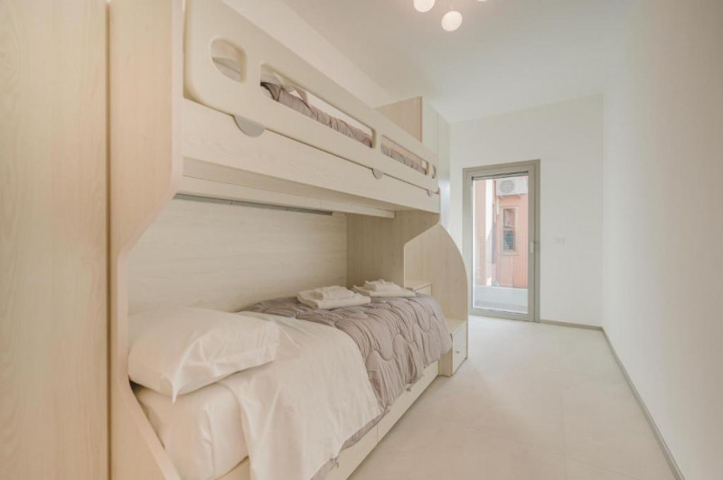 DOLO - CENTRO - RIF. CA2048

Scoprite l'eleganza e il comfort con i nostri due appartamenti trilo...