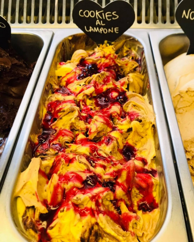 Nel prestigioso centro storico di Vicenza, proponiamo in vendita UN'ATTIVITA' COMMERCIALE UNICA: ...