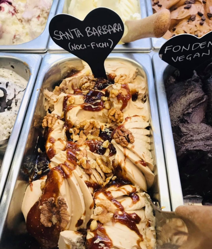 Nel prestigioso centro storico di Vicenza, proponiamo in vendita UN'ATTIVITA' COMMERCIALE UNICA: ...