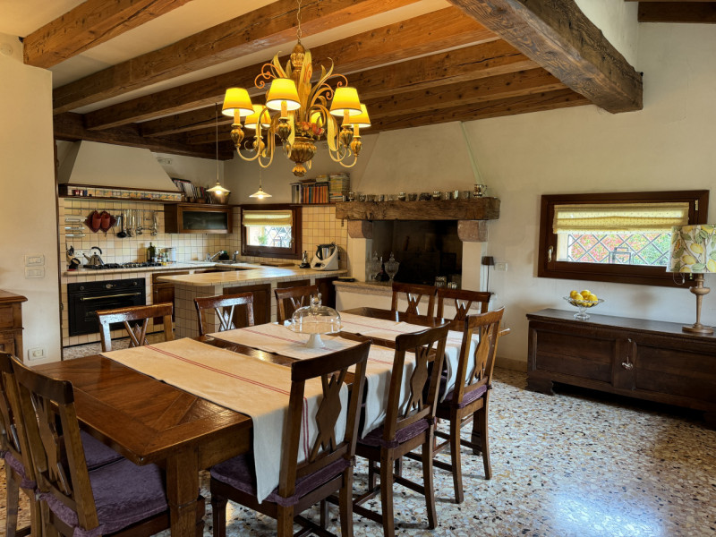 Rif.BC-160 (per info +39 3939878704 Daniel)

A Bassano del Grappa, in una delle zone più esclusiv...