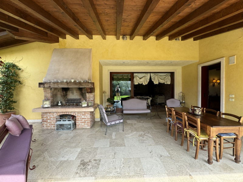 Rif.BC-160 (per info +39 3939878704 Daniel)

A Bassano del Grappa, in una delle zone più esclusiv...