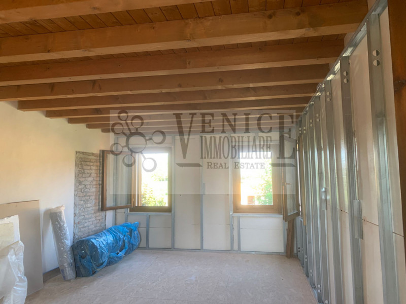 Cessalto, vendiamo casa singola di 260mq su lotto di terreno di circa 1200mq ristrutturata nel 20...