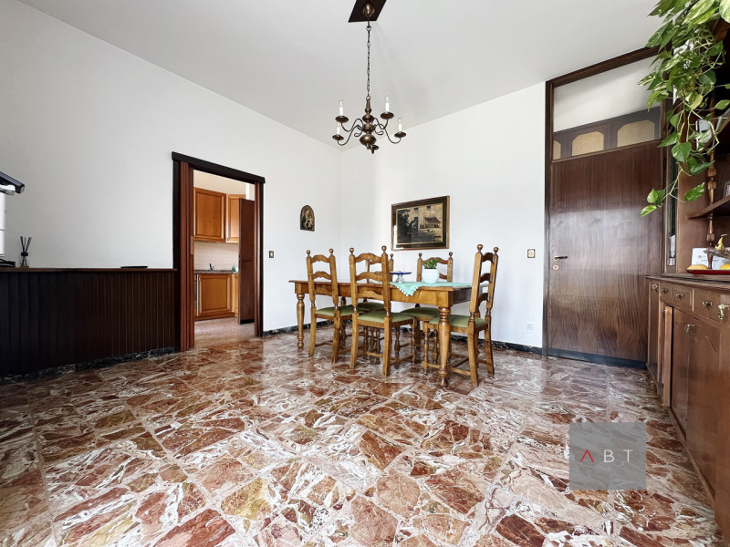 Appartamento situato in centro storico di fronte a Piazza G. Scalco, al piano secondo in contesto...