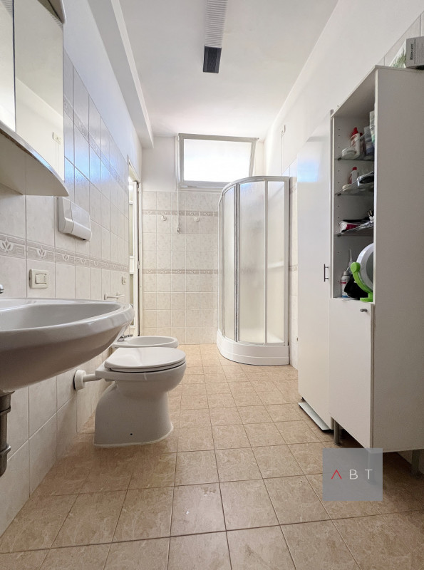 Appartamento situato in centro storico al piano secondo in contesto di 4 unità e composto di: ing...