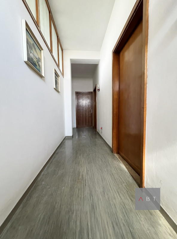 Appartamento situato in centro storico al piano secondo in contesto di 4 unità e composto di: ing...