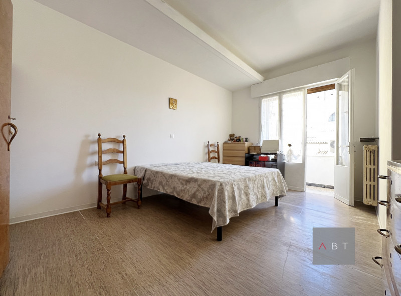 Appartamento situato in centro storico di fronte a Piazza G. Scalco, al piano secondo in contesto...