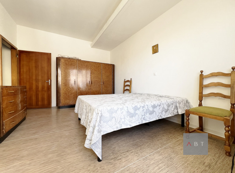 Appartamento situato in centro storico al piano secondo in contesto di 4 unità e composto di: ing...