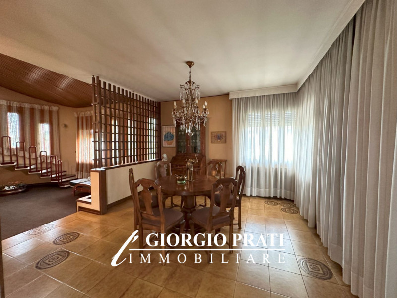 Casa singola in vendita a Bassano del Grappa, con una superficie utile di oltre mq 500 suddivisa ...