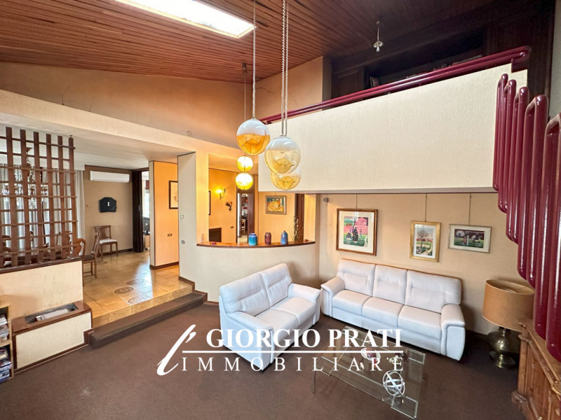 Casa singola in vendita a Bassano del Grappa, con una superficie utile di oltre mq 500 suddivisa ...