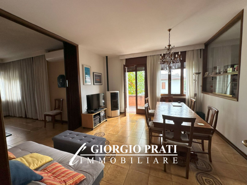 Casa singola in vendita a Bassano del Grappa, con una superficie utile di oltre mq 500 suddivisa ...