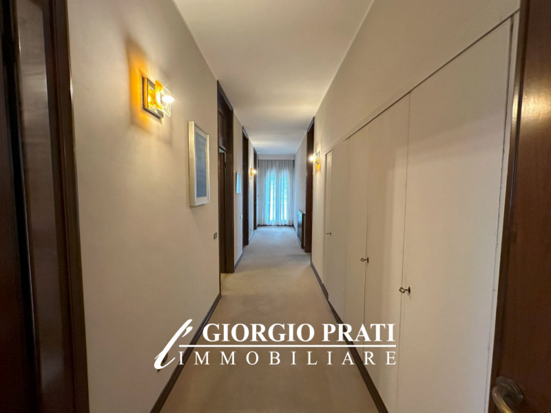 Casa singola in vendita a Bassano del Grappa, con una superficie utile di oltre mq 500 suddivisa ...