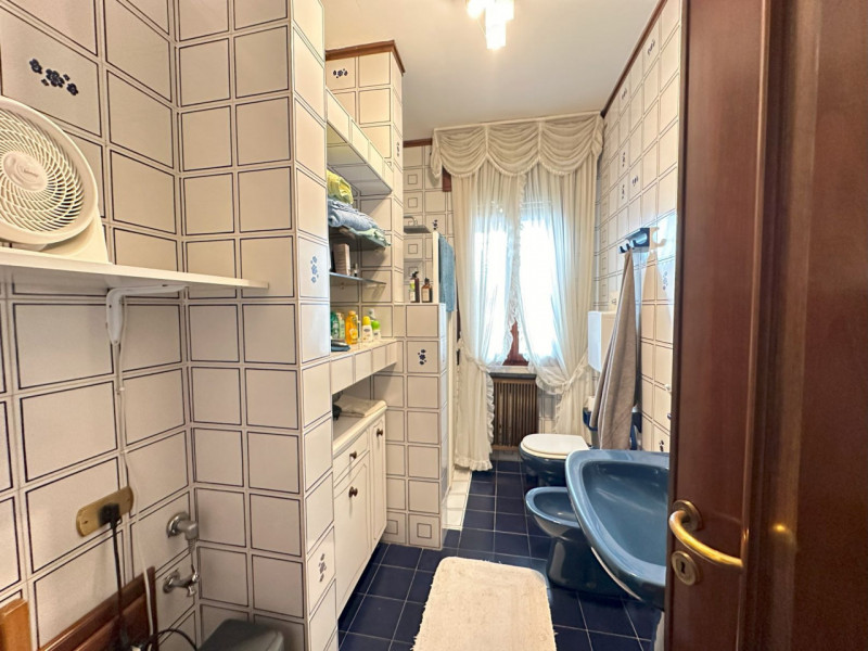 Casa singola in vendita a Bassano del Grappa, con una superficie utile di oltre mq 500 suddivisa ...