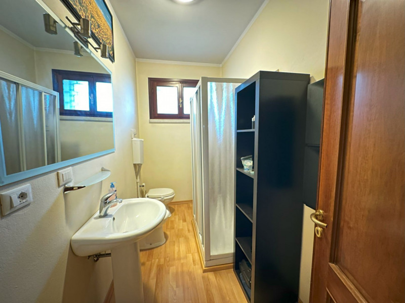 Casa singola in vendita a Bassano del Grappa, con una superficie utile di oltre mq 500 suddivisa ...