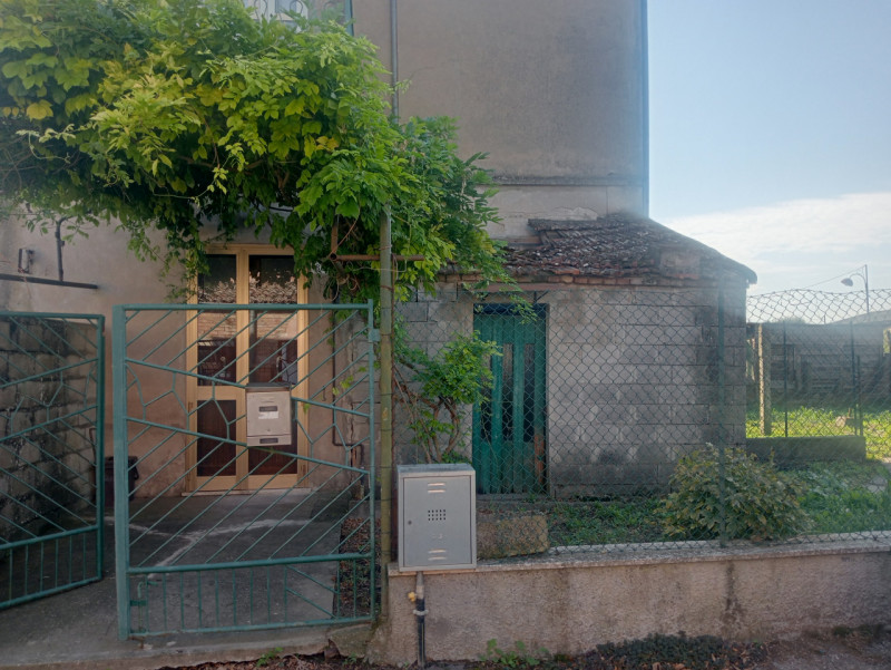 Codigoro - Via interna e tranquilla del paese, per chi ama la pace e la tranquillità, spaziosa ca...