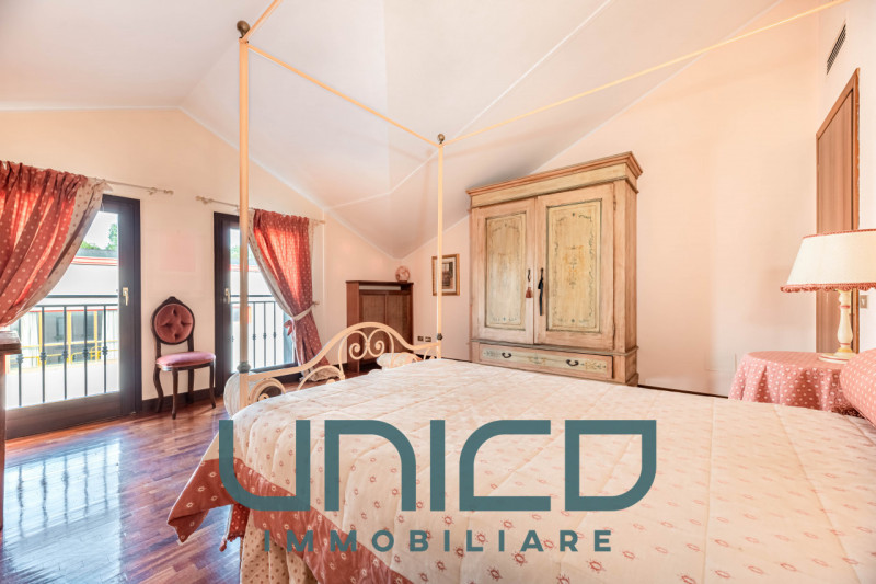 Padova - Zona P.za Mazzini
DA SUBITO
Affittasi appartamento signorile di 210 mq calpestabili, sit...