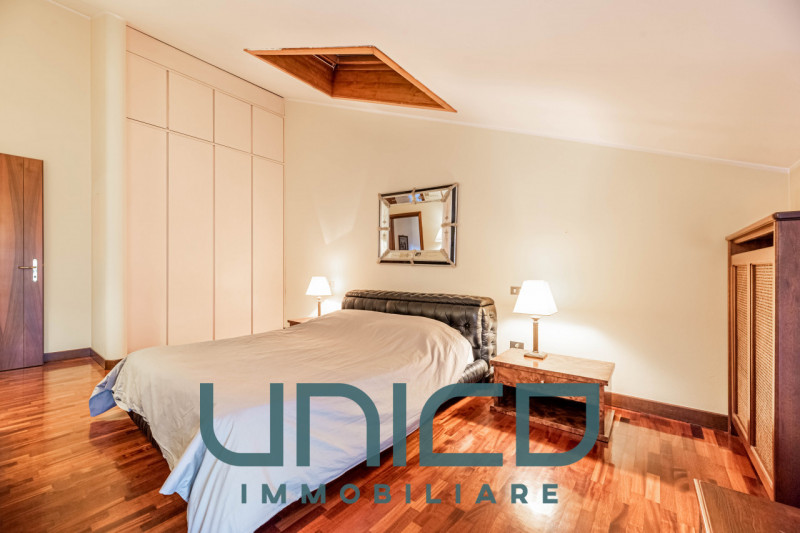 Padova - Zona P.za Mazzini
DA SUBITO
Affittasi appartamento signorile di 210 mq calpestabili, sit...