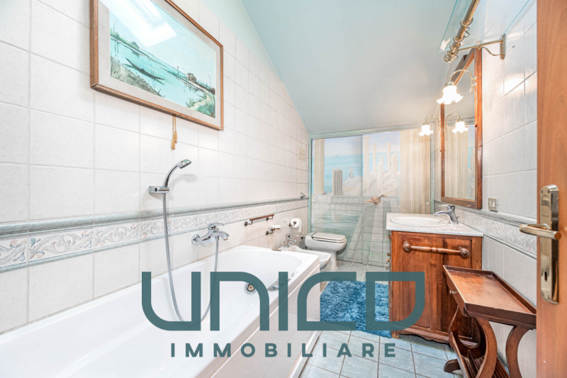 Padova - Zona P.za Mazzini
DA SUBITO
Affittasi appartamento signorile di 210 mq calpestabili, sit...