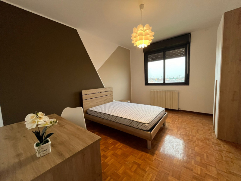 Padova (Arcella-S.Carlo): in appartamento all'ultimo piano fornito da ascensore, stanza ad uso si...