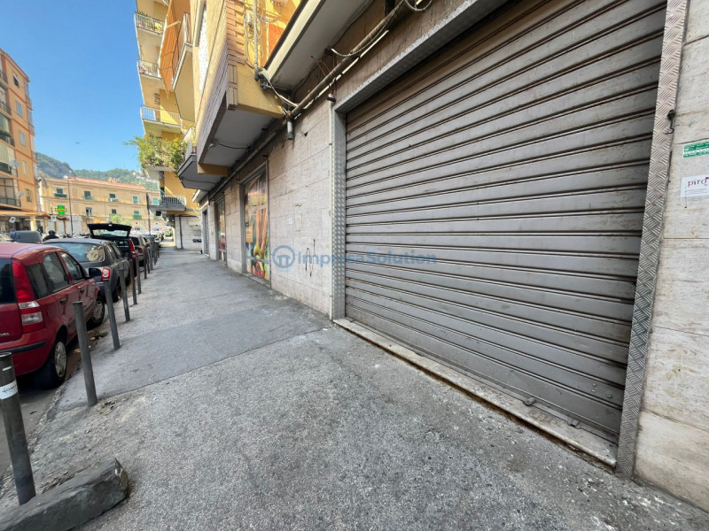 Napoli Affitto Negozio