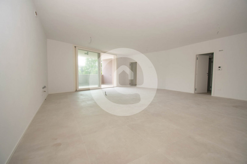 Situato nel centro di Santa Giustina in Colle, questo appartamento pentalocale di 140 mq interni ...