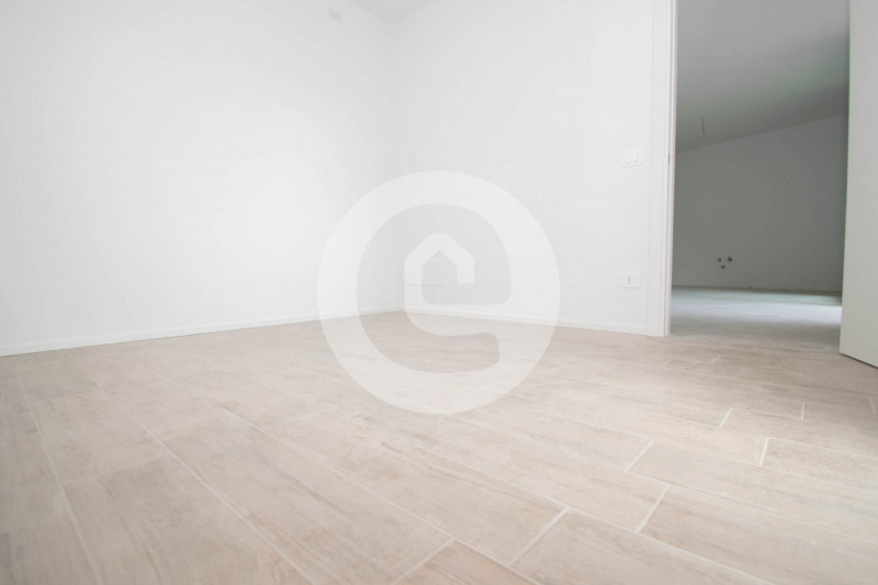 Situato nel centro di Santa Giustina in Colle, questo appartamento pentalocale di 140 mq interni ...