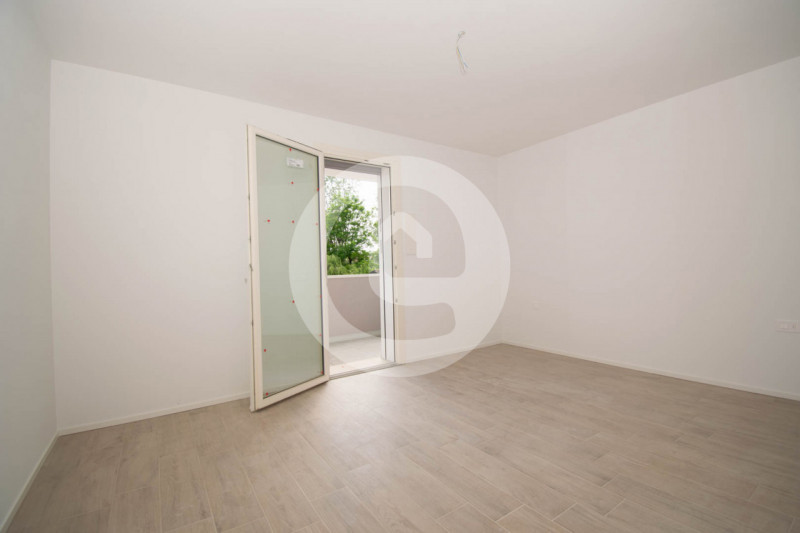 Situato nel centro di Santa Giustina in Colle, questo appartamento pentalocale di 140 mq interni ...