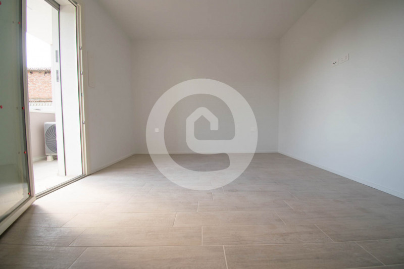 Situato nel centro di Santa Giustina in Colle, questo appartamento pentalocale di 140 mq interni ...