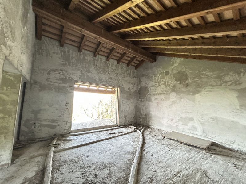 Immagina di svegliarti ogni giorno circondato dalla bellezza senza tempo dei Colli Euganei, in un...