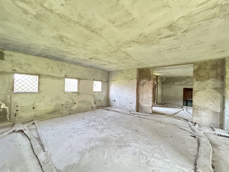 Immagina di svegliarti ogni giorno circondato dalla bellezza senza tempo dei Colli Euganei, in un...