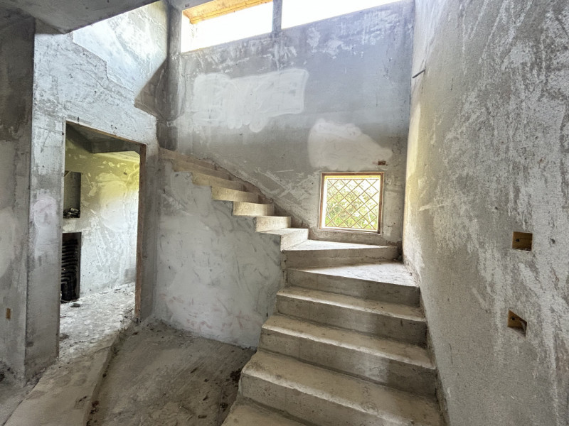 Immagina di svegliarti ogni giorno circondato dalla bellezza senza tempo dei Colli Euganei, in un...