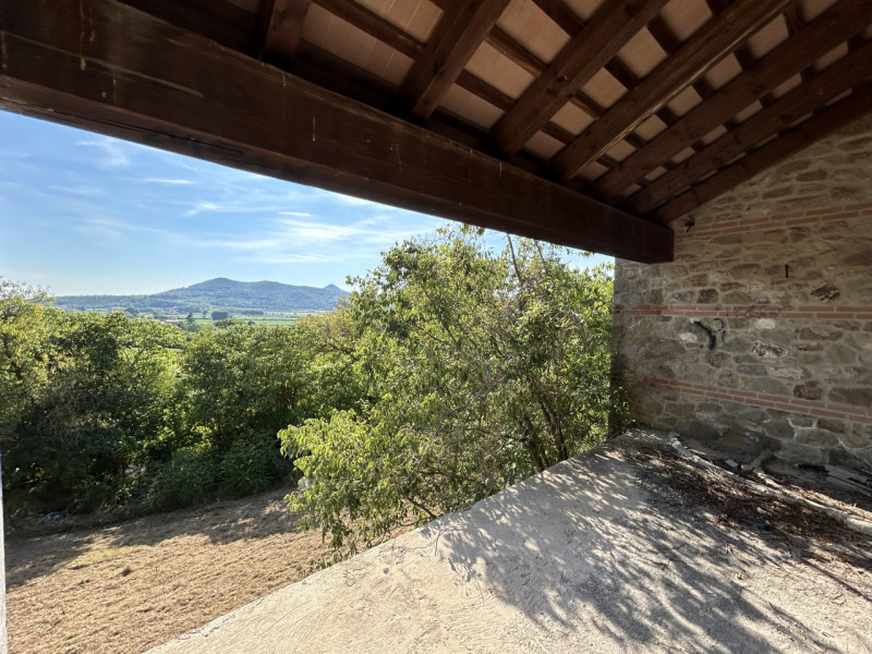 Immagina di svegliarti ogni giorno circondato dalla bellezza senza tempo dei Colli Euganei, in un...