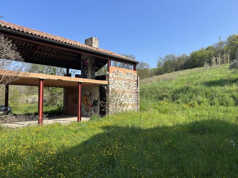 Immagina di svegliarti ogni giorno circondato dalla bellezza senza tempo dei Colli Euganei, in un...