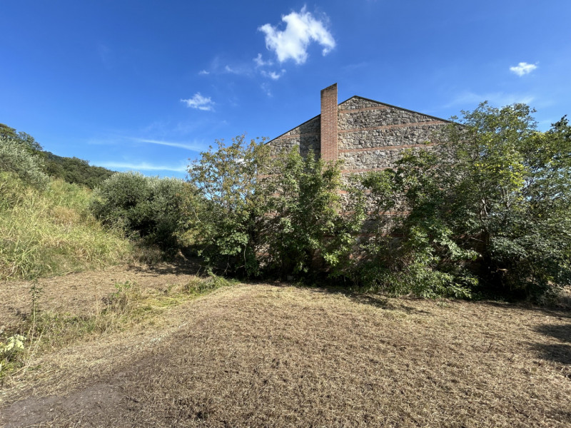 Immagina di svegliarti ogni giorno circondato dalla bellezza senza tempo dei Colli Euganei, in un...