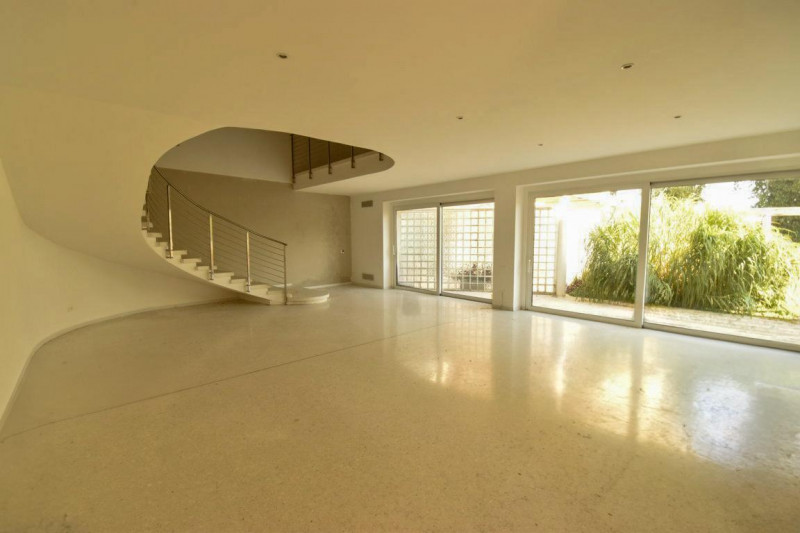 Dove il Verde Incontra il Benessere: Eleganza, Spazio e Natura!

In un contesto riservato e sugge...