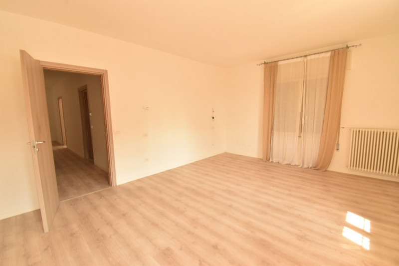 Dove il Verde Incontra il Benessere: Eleganza, Spazio e Natura!

In un contesto riservato e sugge...