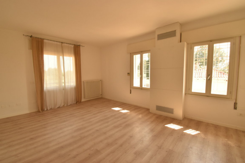 Dove il Verde Incontra il Benessere: Eleganza, Spazio e Natura!

In un contesto riservato e sugge...